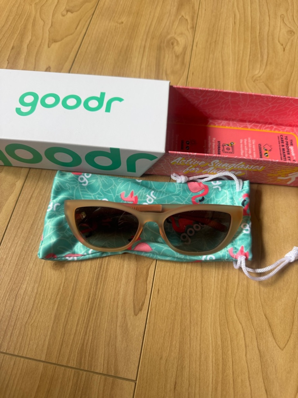 goodr Women's Beige Cat Eye Sunglasses